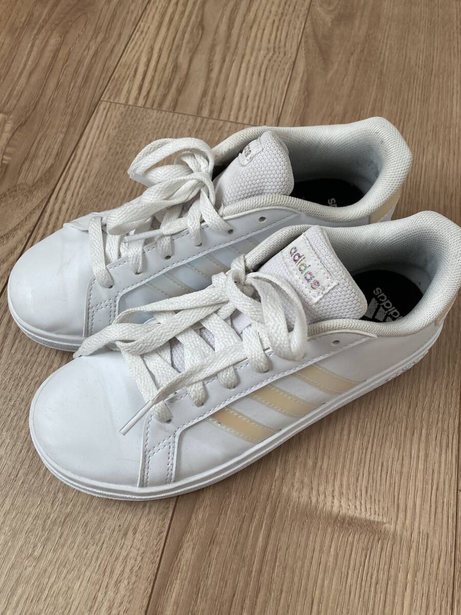 アディダス　adidas キッズスニーカー21.5㎝ 男女兼用　白_画像2