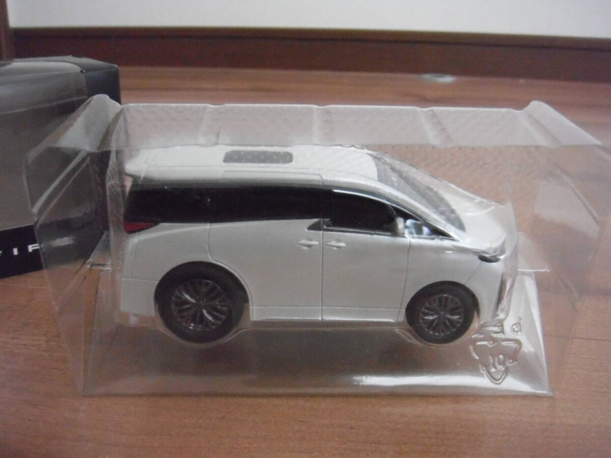 トヨタ ヴェルファイア ミニカー 白 ホワイト TOYOTA VELLFIRE_画像5