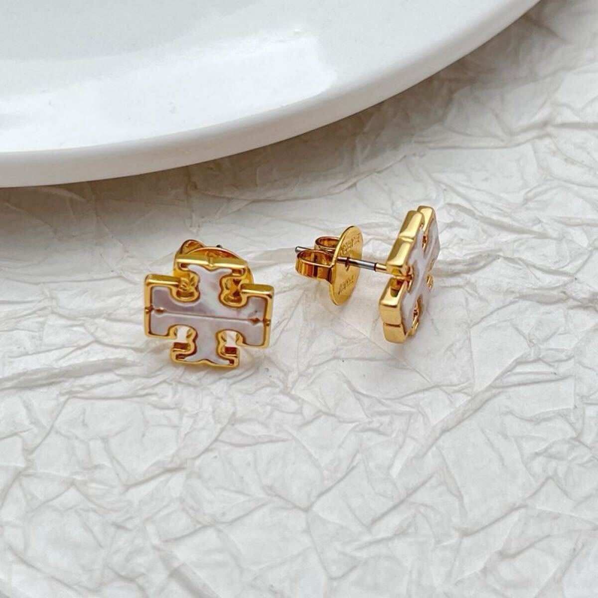 新品未使用　TB055-02 Tory Burch トリーバーチ　ピアス　天然貝_画像4