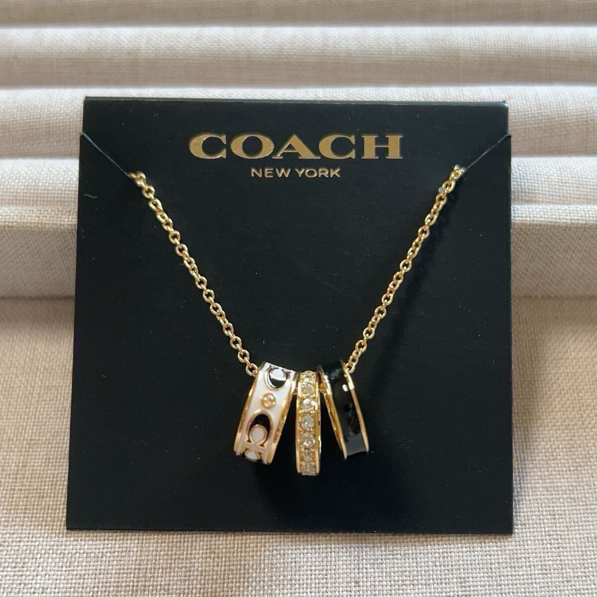 新品未使用　CH001 COACH コーチ　ネックレス　ホワイトxゴールド　エナメル　リングチャーム　_画像1