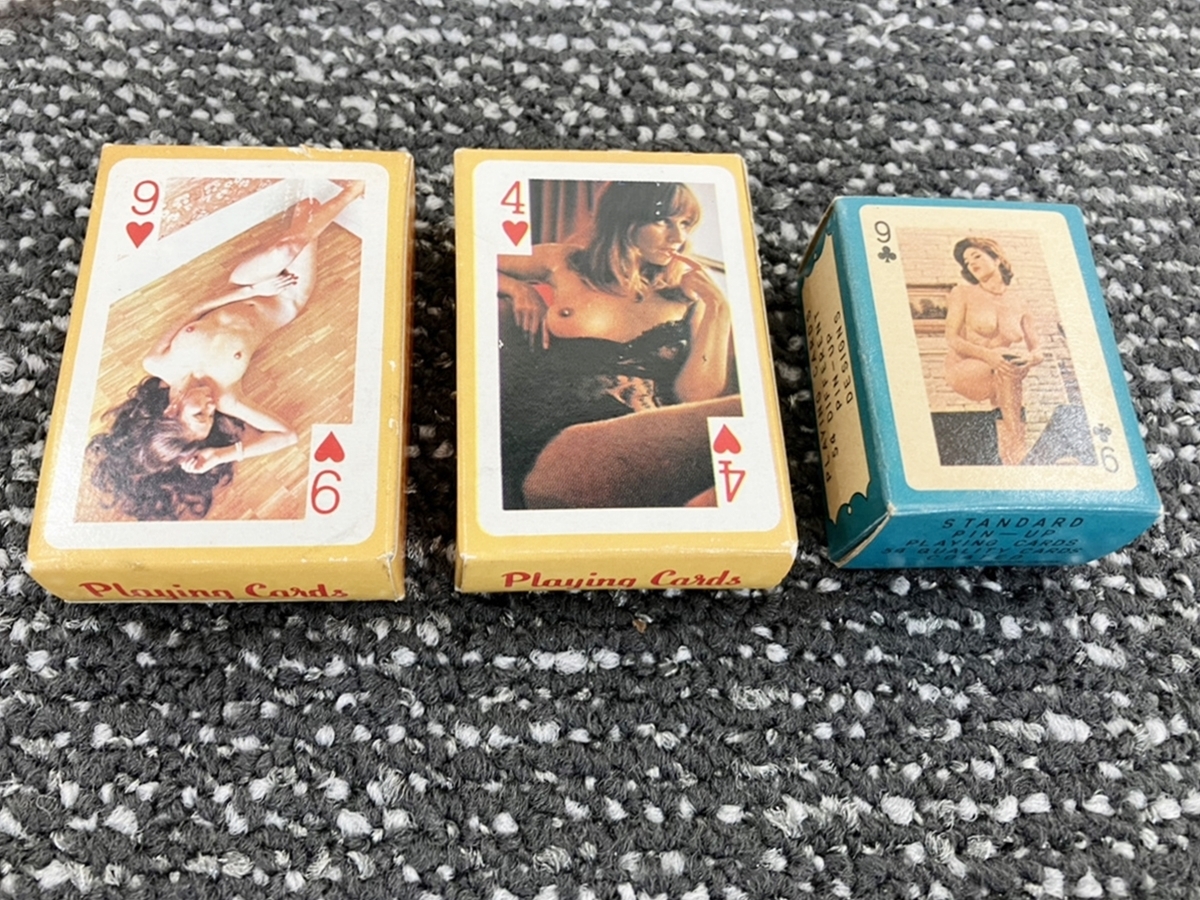 アメリカンビンテージ雑貨11点セット レトロ雑貨 コカコーラ マリリンモンロー バッヂ ボトルオープナー ミニチュアボトル他 IK1005-18xx61_画像2