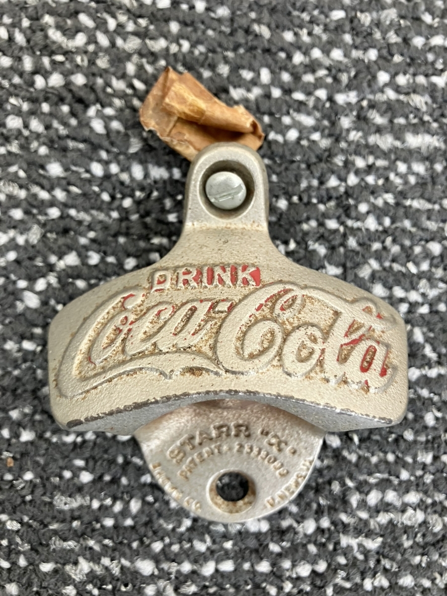 アメリカンビンテージ雑貨11点セット レトロ雑貨 コカコーラ マリリンモンロー バッヂ ボトルオープナー ミニチュアボトル他 IK1005-18xx61_画像9