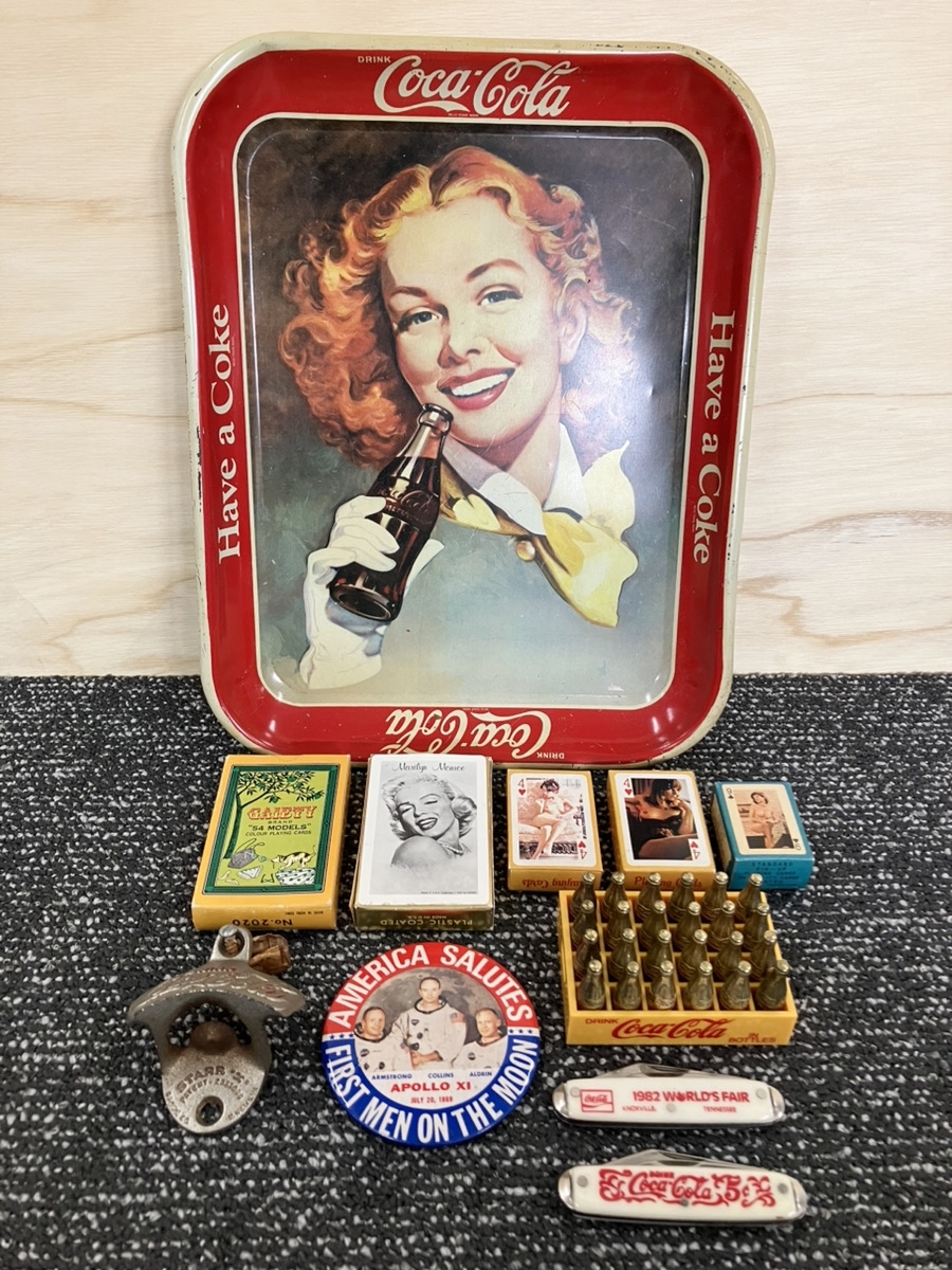 アメリカンビンテージ雑貨11点セット レトロ雑貨 コカコーラ マリリンモンロー バッヂ ボトルオープナー ミニチュアボトル他 IK1005-18xx61_画像1