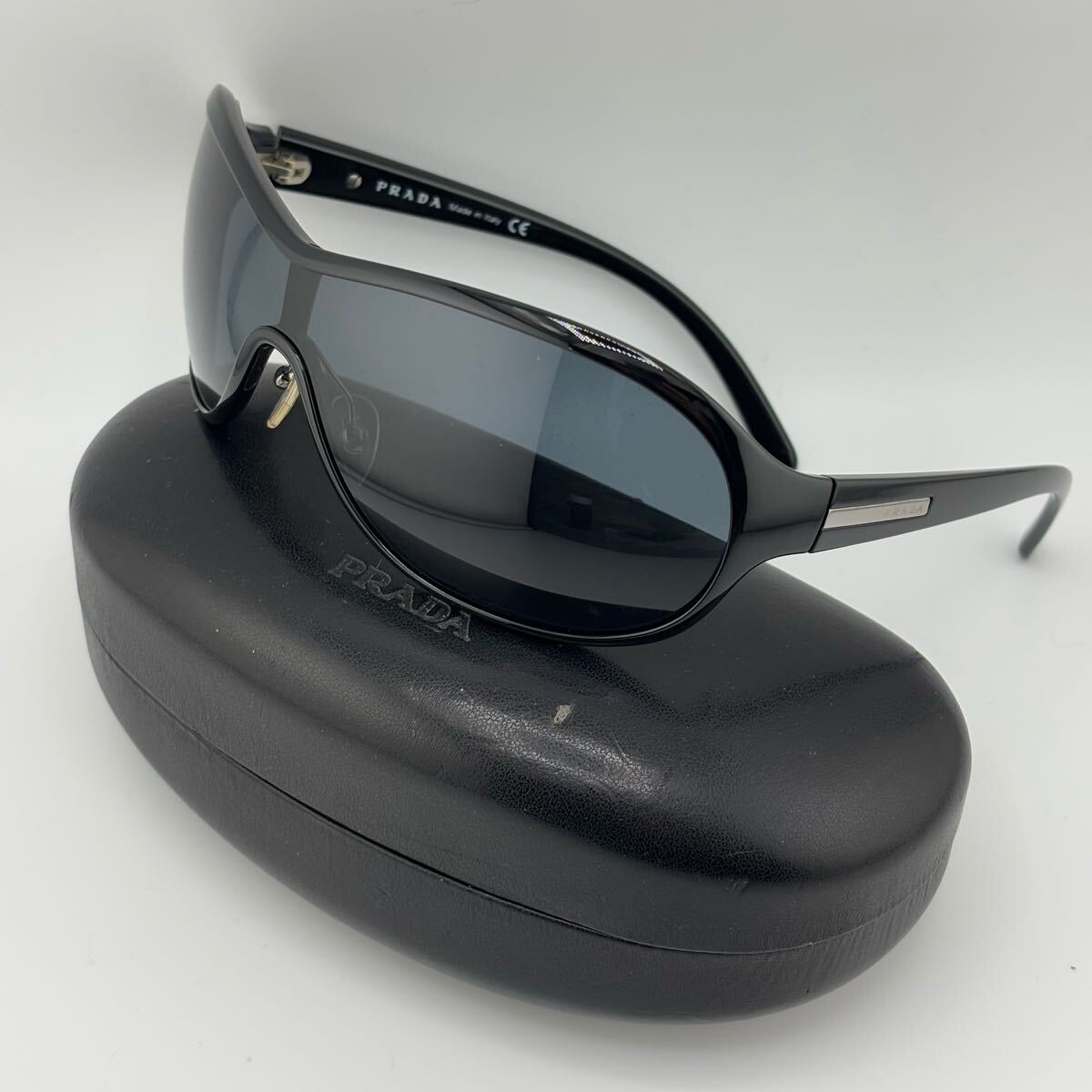 【激レア 美品】PRADA プラダ サングラス SPR16G 黒 ブラック スポーティー スポーツ 付属品完備 男女兼用 ユニセックス_画像1