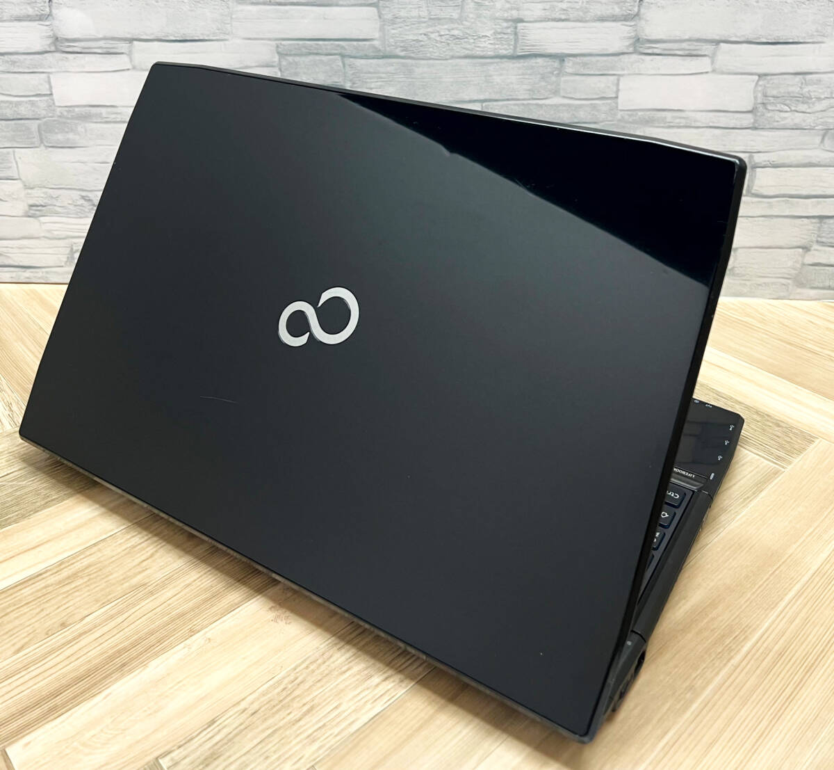 極上品/新型Window11搭載/富士通/爆速Core-i7搭載/カメラ/高速新品SSD512GB/驚異の16GBメモリ/ブルーレイ/DVD焼き/オフィス/ソフト多數(shù)！