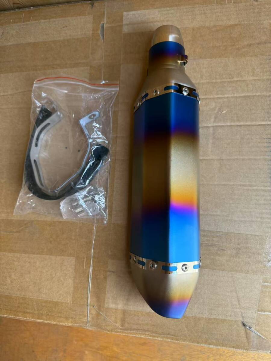 【未使用品】スリップオンマフラー バイクサイレンサー 汎用 38mm 51mm 消音器付き 全長 37CM(チタン焼き)_画像9