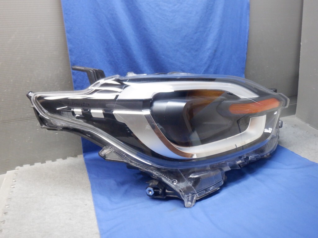 シエンタ MXPC10/MXPL10/15 右ヘッドライト LED 52-340 S1 (Y4029)_画像2