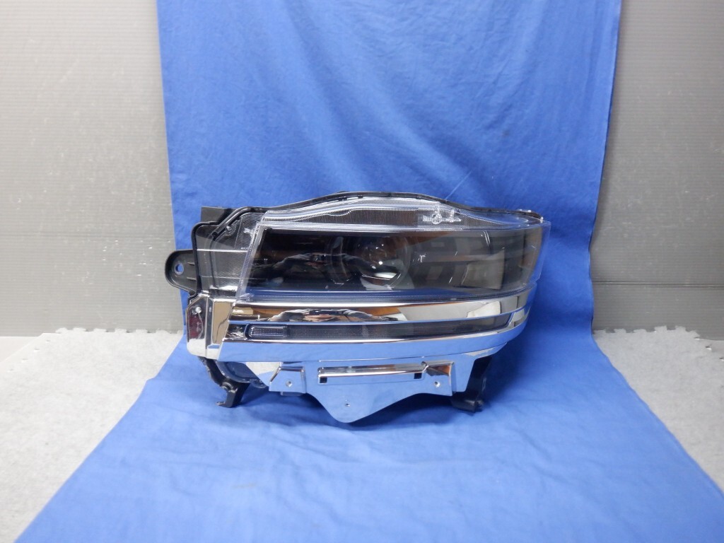 スペーシアカスタム　MK54S/MK94S　左ヘッドライト　LED　100-593DN ジャンク品　　 (Z4069)_画像1