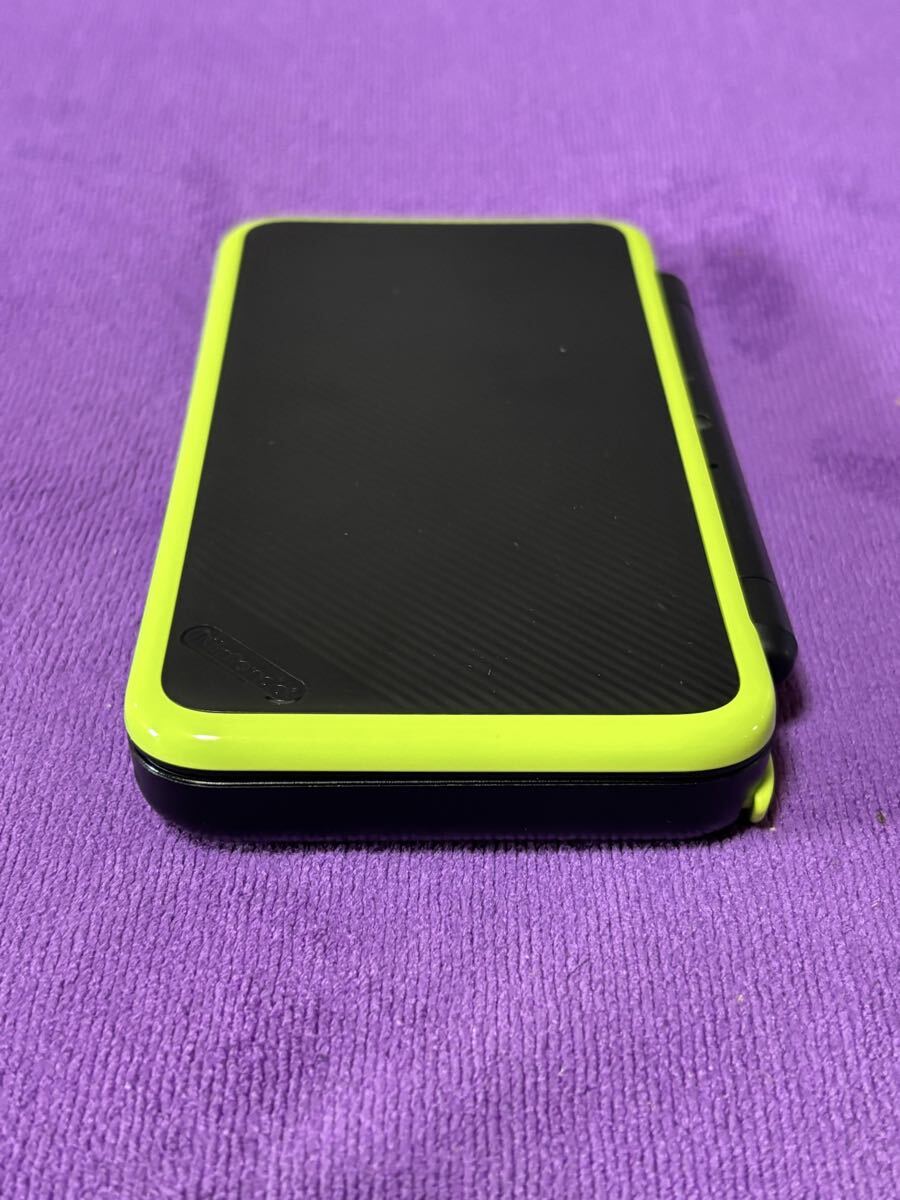 Newニンテンドー2DS LL 本体 JAN-001 ブラック×ライム ニンテンドー3DS Nintendo 任天堂 ゲーム 美品 _画像2