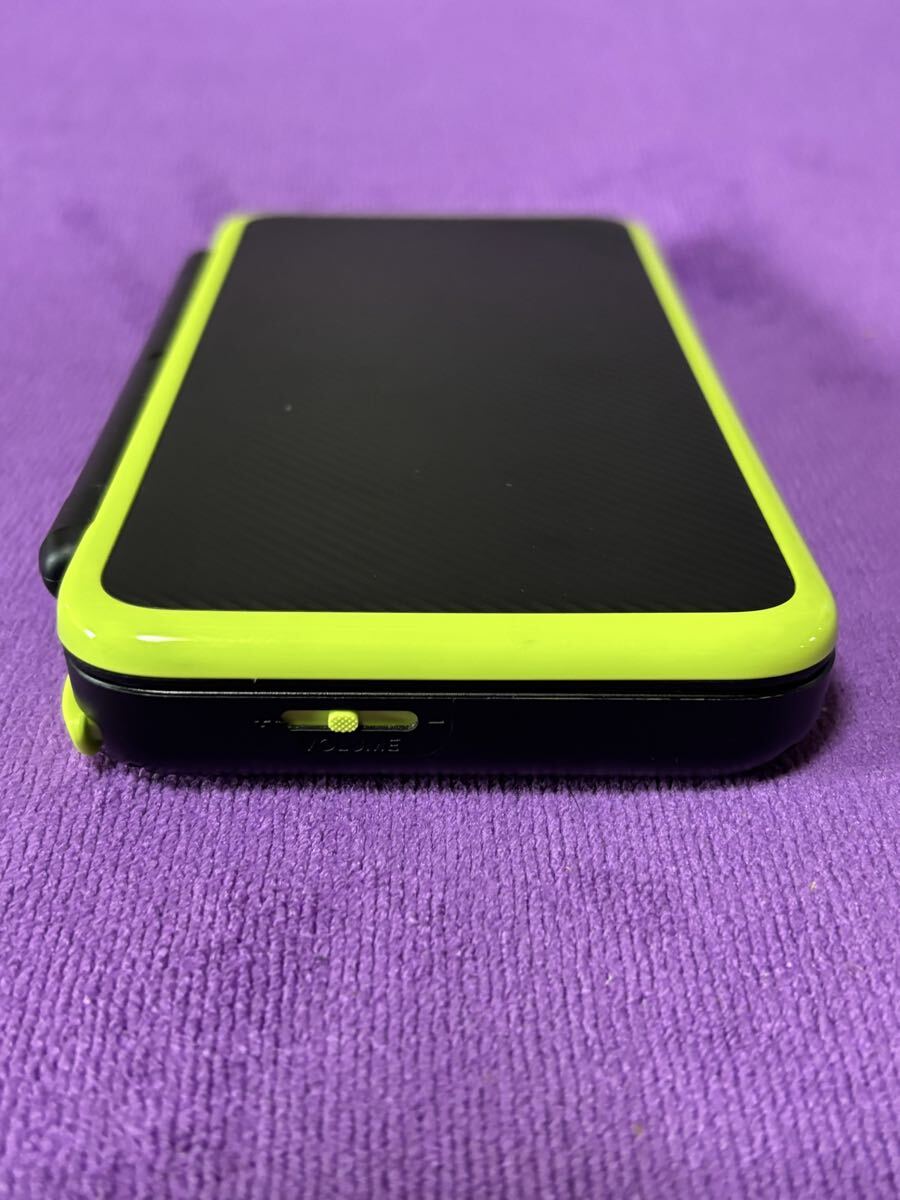 Newニンテンドー2DS LL 本体 JAN-001 ブラック×ライム ニンテンドー3DS Nintendo 任天堂 ゲーム 美品 _画像4
