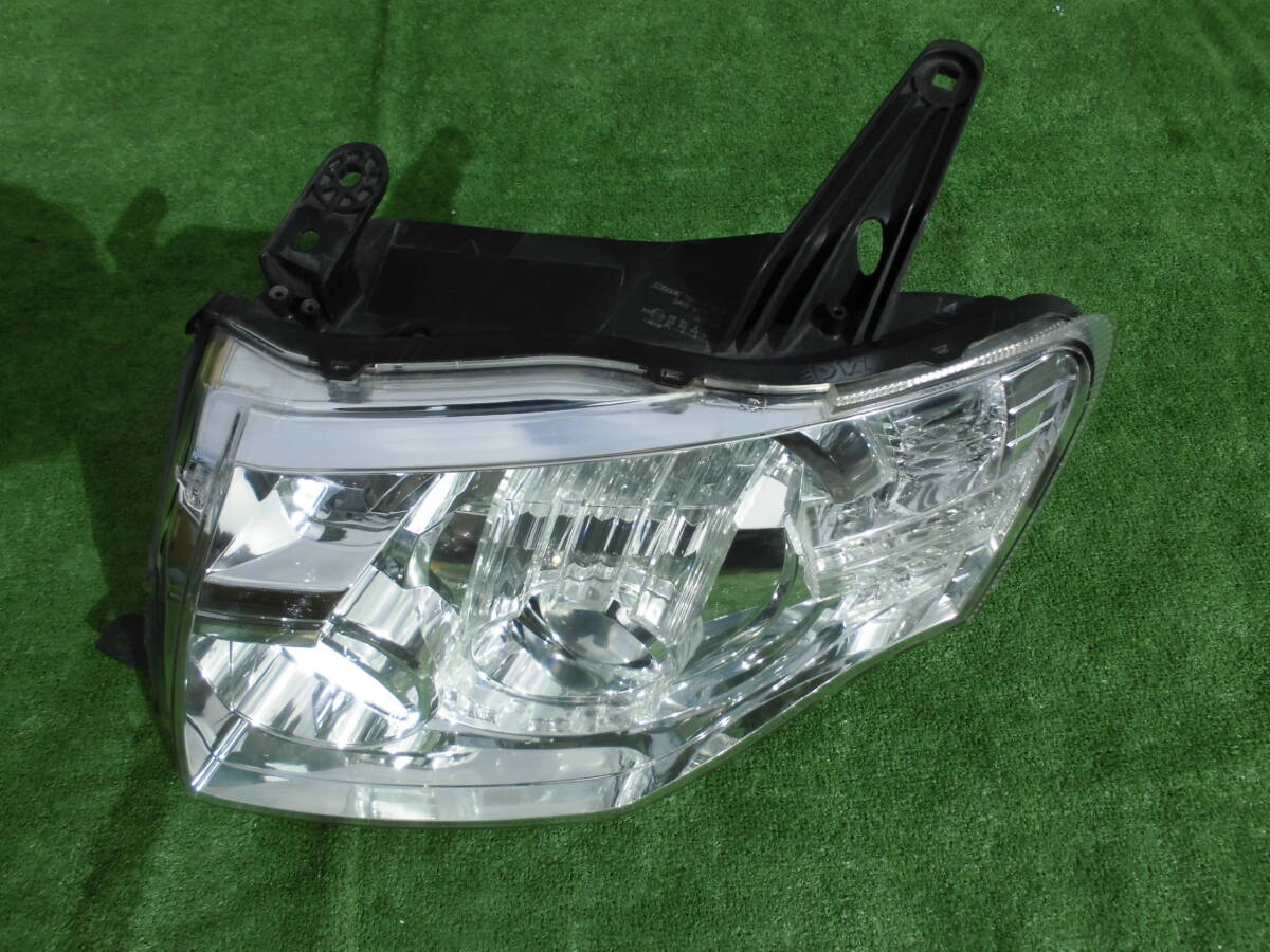 V93W V98W Pajero левая передняя фара HID Koito 100-67016