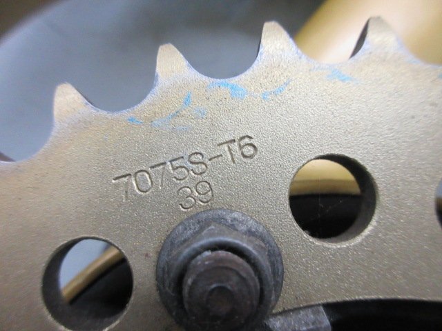 A7K07 FZR400 純正 リアホイール 1WG E BHN_画像3