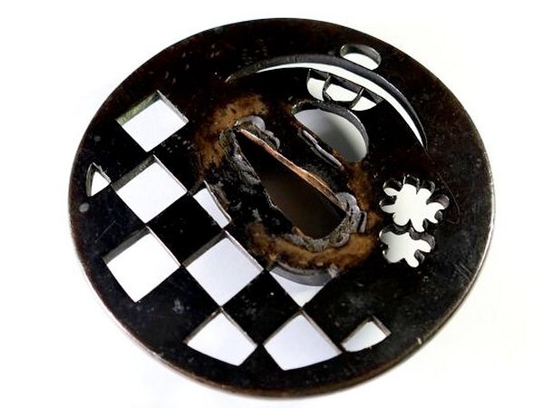 [ меч принадлежности #4251] ( гарда меча ).. для оптимальный!* красный медь . земля * [ город женщина .. 4 угол ..... map ] длина диаметр :8.2cm и больше. большой гарда меча. 