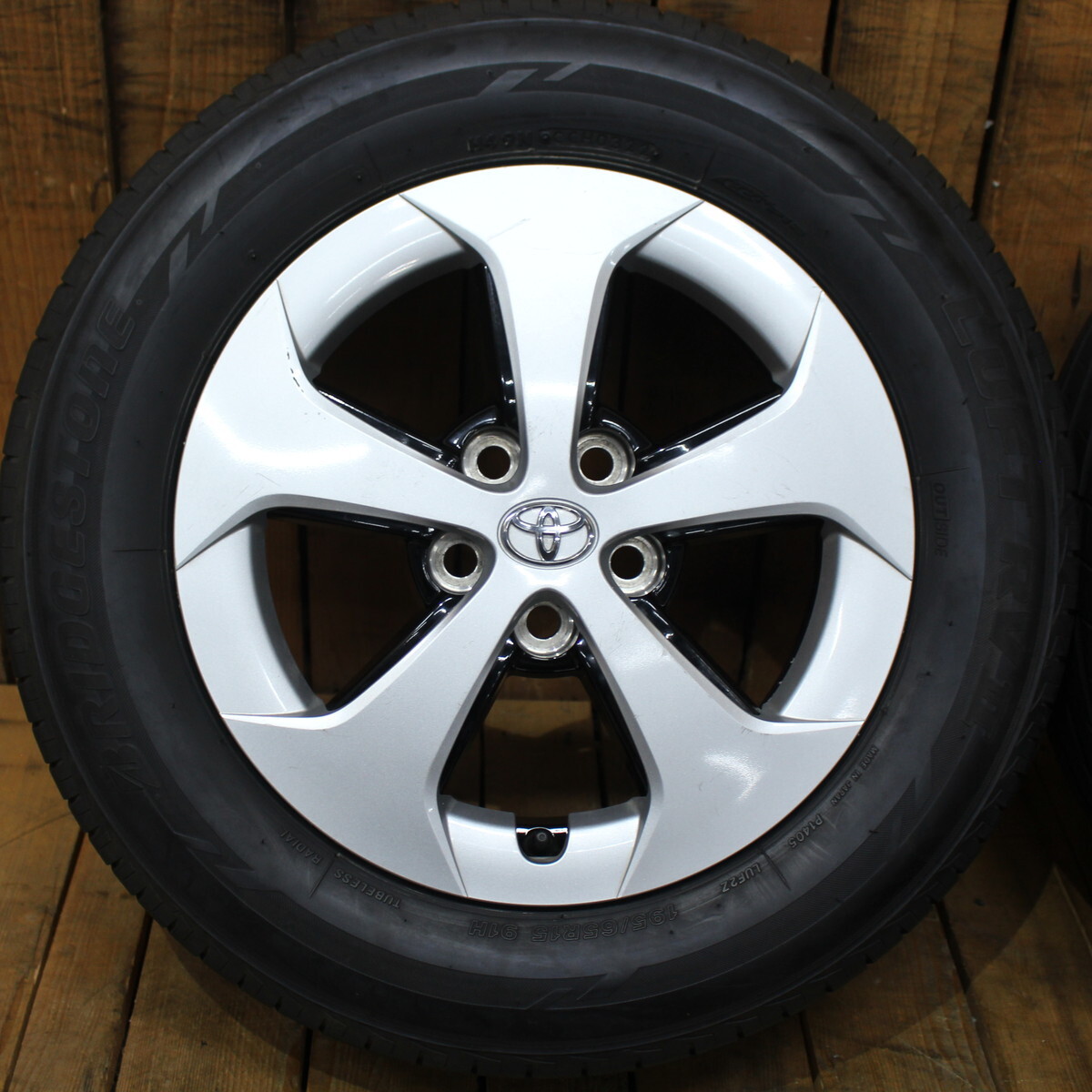 TOYOTA 30系 トヨタ プリウス純正 15インチ 6J+45 2022年製 ブリヂストン ルフトRV2 195/65R15 タイヤ ホイール 4本SET アリオン 他_画像3