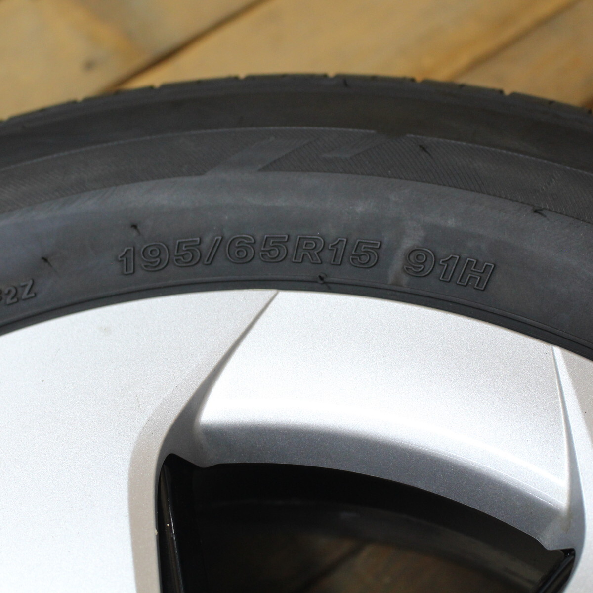 TOYOTA 30系 トヨタ プリウス純正 15インチ 6J+45 2022年製 ブリヂストン ルフトRV2 195/65R15 タイヤ ホイール 4本SET アリオン 他_画像6