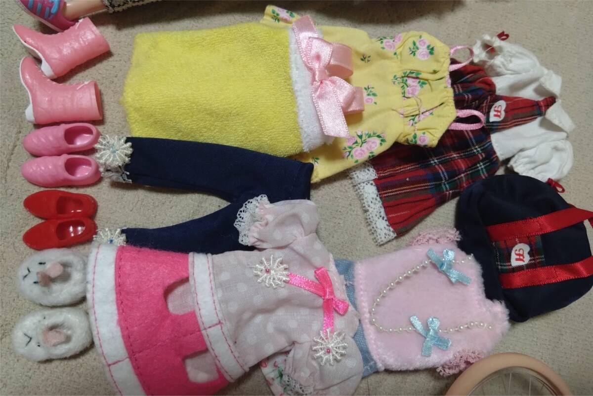▼リカちゃん ショートカット ドール 着せ替え人形 タカラトミー 自転車 洋服 靴 バッグ ミニスカート カバン 香山リカ 小学5年生 おうし座_画像4