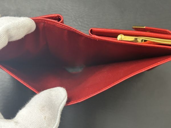 ◆ブランド◆イヴサンローラン Yves Saint Laurent★ヴィンテージ 二つ折り財布 がま口 赤色★未使用 保管品 ◆全文を必読ください■_画像8