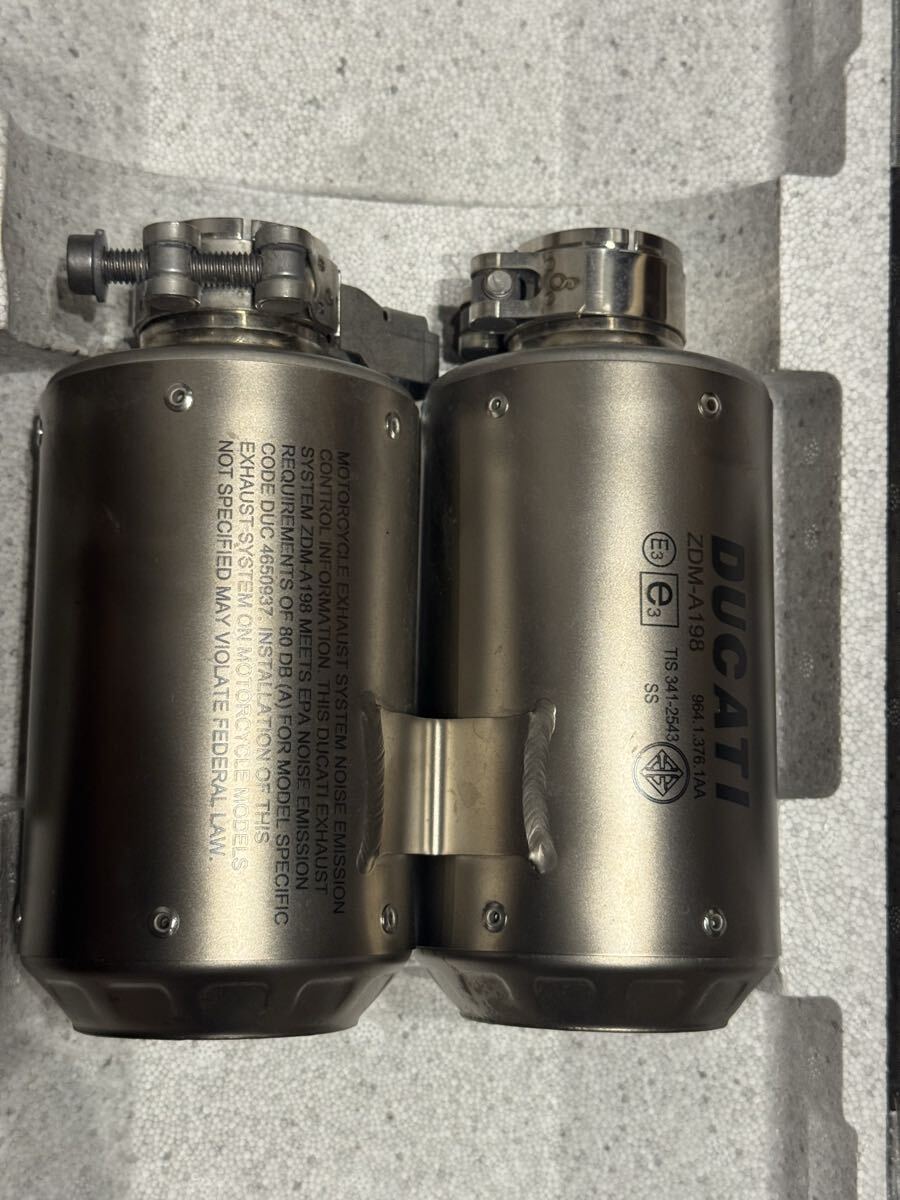 SS950 939 AKRAPOVIC アクラポ スリップオン 美品Ducati ドゥカティ純正アクセサリー サイレンサー 96481781AA スーパースポーツ_画像2