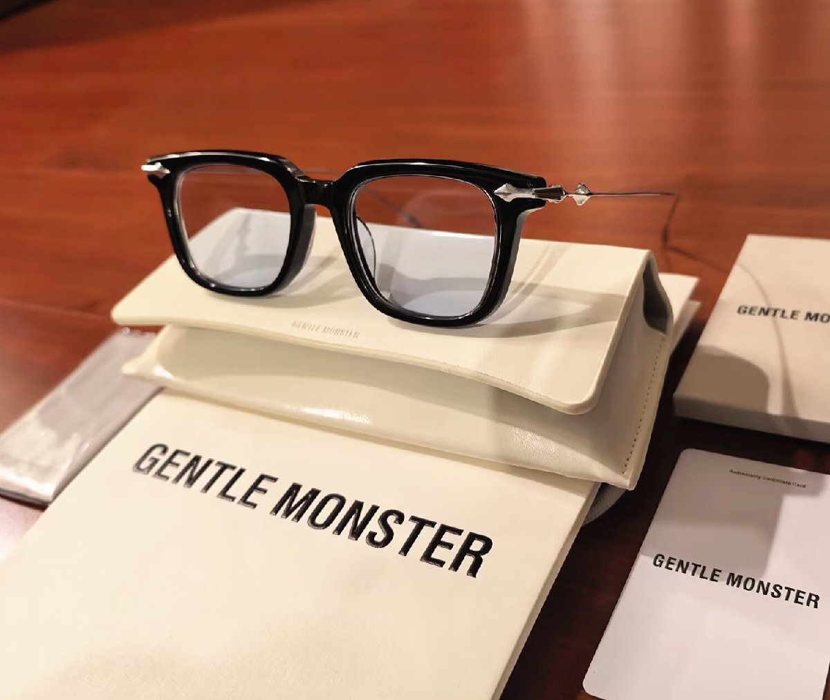 新品未使用※人気モデル*GENTLE MONSTER・ジェントルモンスター BOLD 登坂広臣 BTS 愛用・ブラック・サングラス・ブルー_画像2