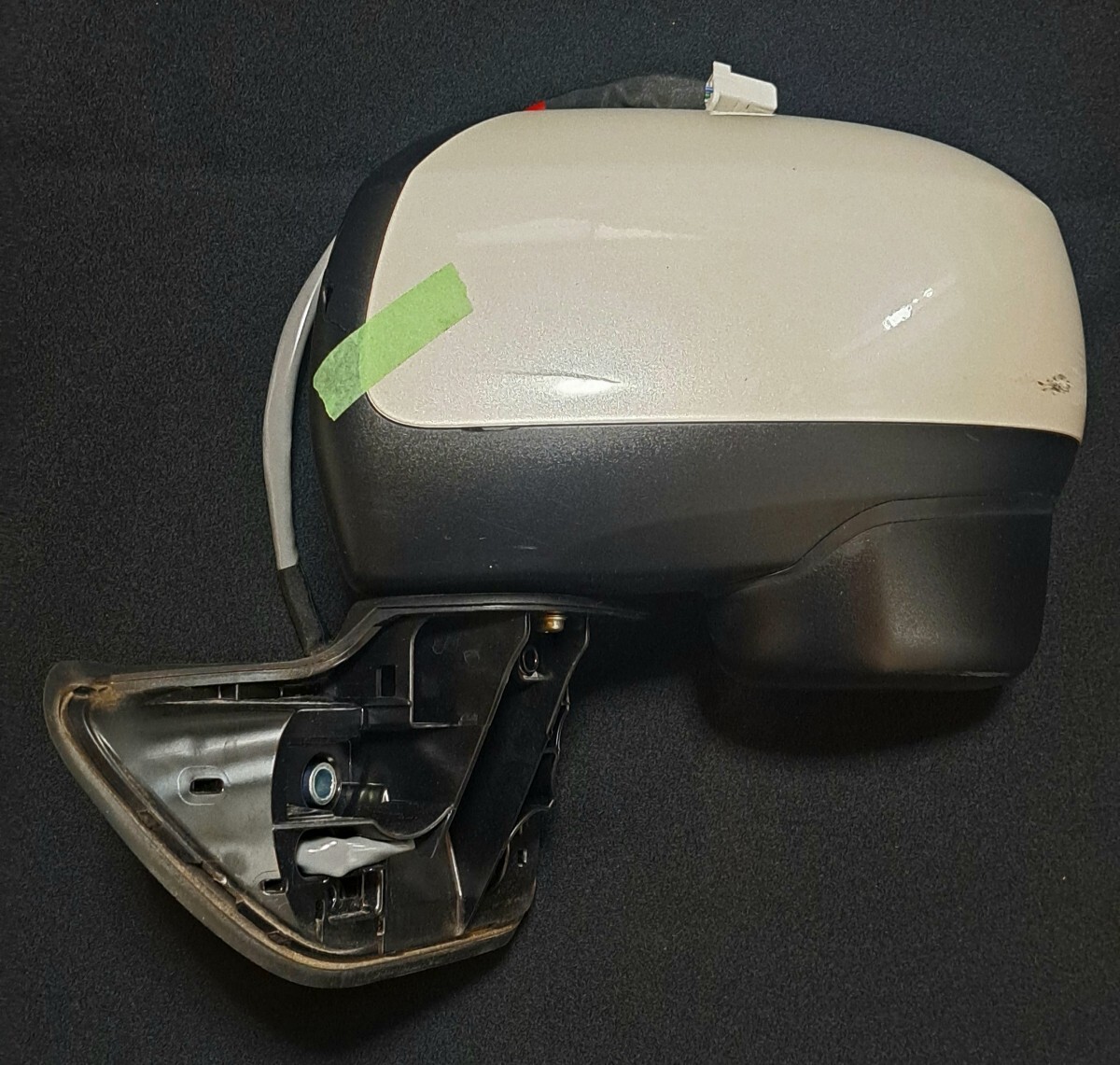 DAIHATSU キャスト アクティバ 純正 左 ドア ミラー ホワイト 87940-B2M60-02 割れあり_画像1