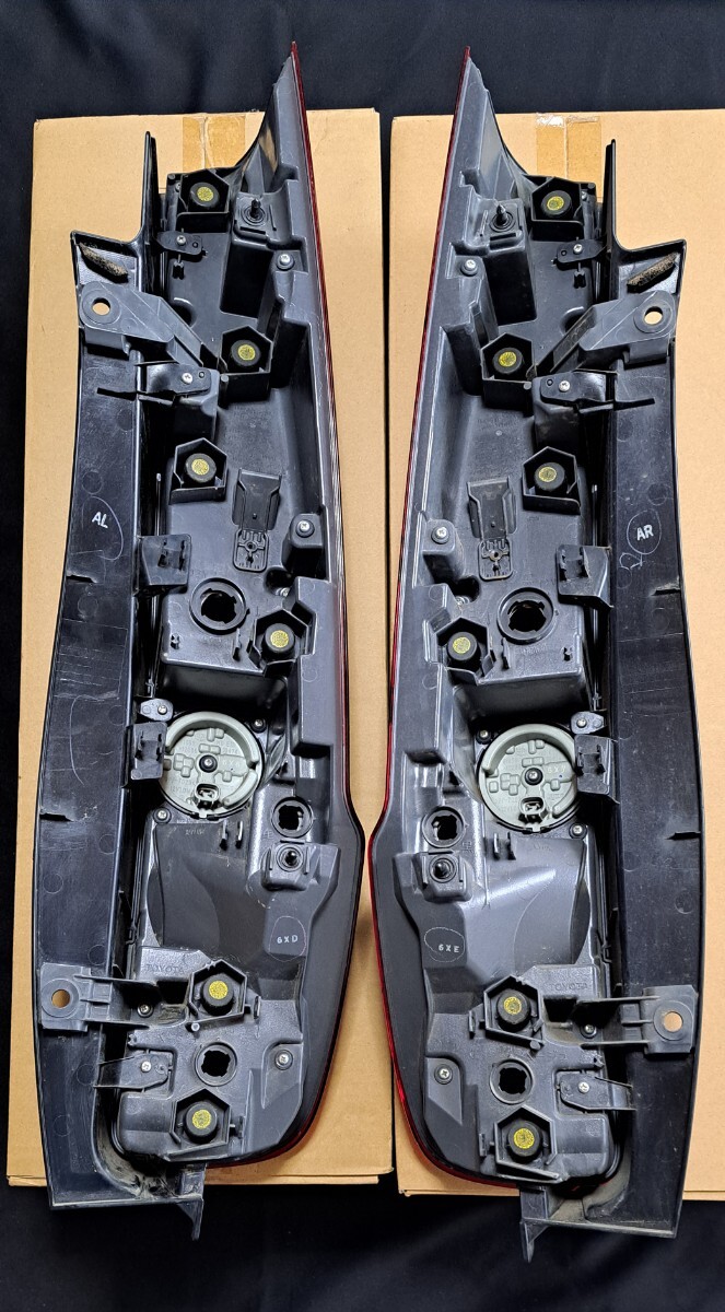 TOYOTA NOAH 80系 左右テールランプセット 81551-28550 81561-28630 koito28-231 トヨタ ノア ZWR80 エスクァイア_画像3