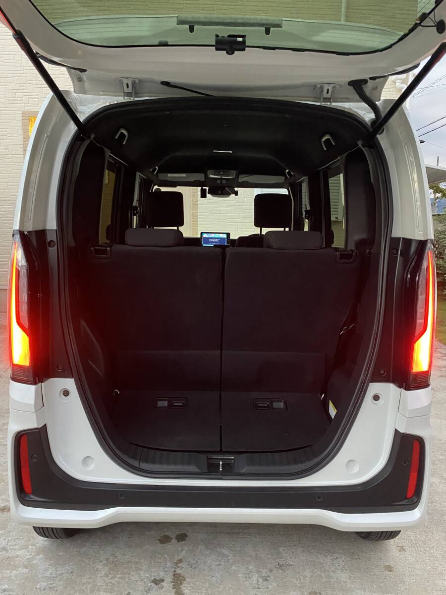 ホンダ　N-BOX CUSTOM 現(xiàn)行車　令和6年　超低走行　5000km臺(tái) 4WD　美車　絶好調(diào)　機(jī)関良好　現(xiàn)車確認(rèn)可　軽 カスタム　低価格スタート　