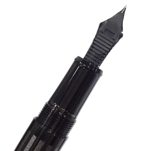 プラチナ 万年筆 スターウォーズ ダースベイダー ペン先14K 細字F カートリッジ式 付属品あり PLATINUM_画像4