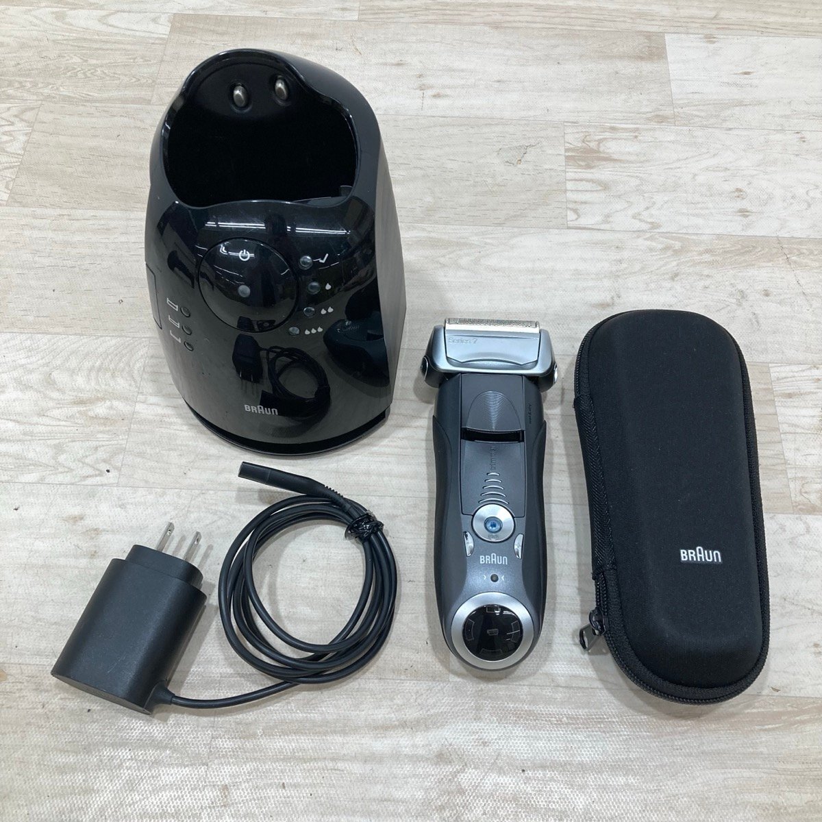 BRAUN ブラウン 電気シェーバー シリーズ7 シェーバー洗浄機(jī) 5675[D8635]
