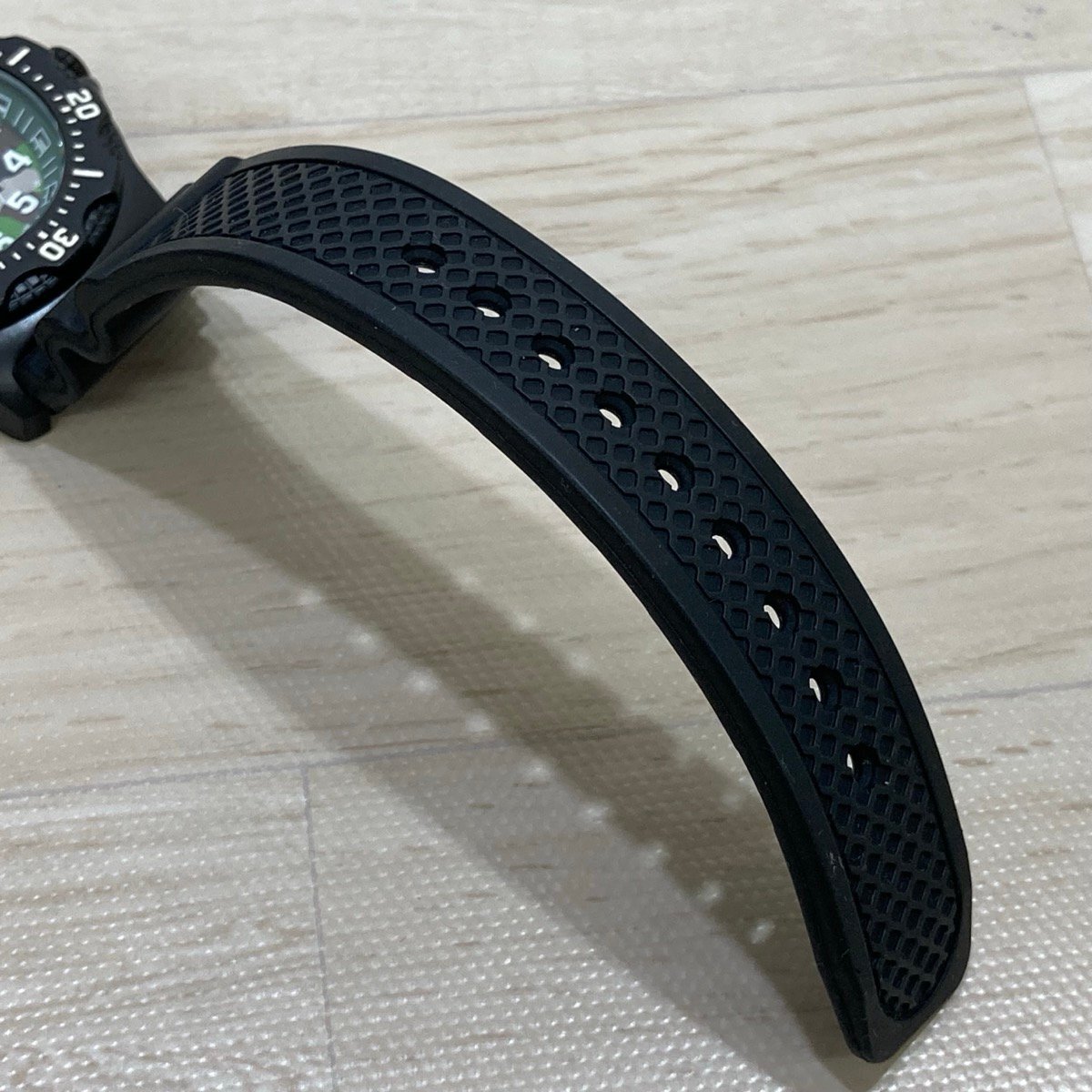 送料185円 LUMINOX ルミノックス SERIES 8400 ダイバープロフェッショナル メンズ 腕時計 QZ クォーツ デイト カモフラ 稼働品[E0472]_画像7