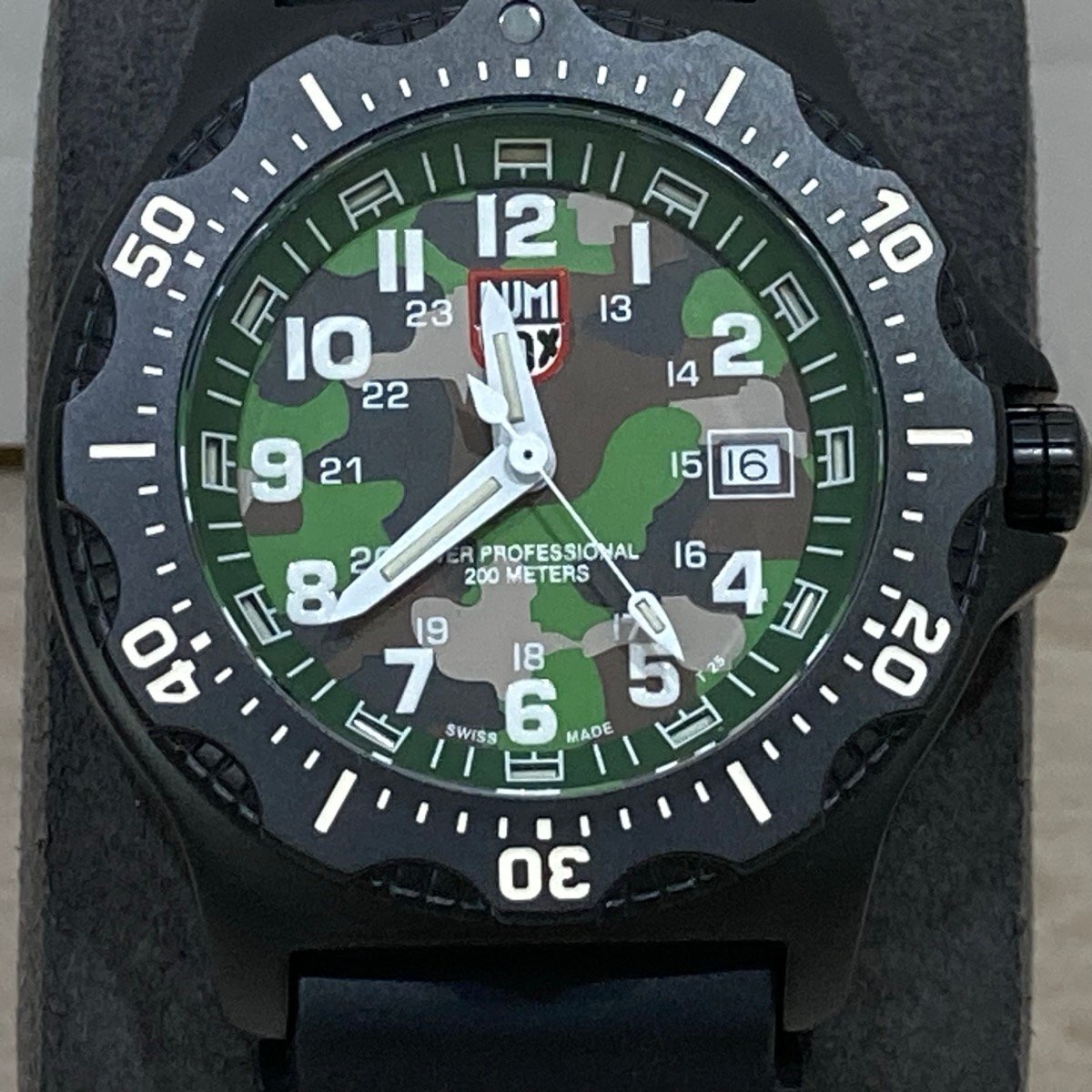 送料185円 LUMINOX ルミノックス SERIES 8400 ダイバープロフェッショナル メンズ 腕時計 QZ クォーツ デイト カモフラ 稼働品[E0472]_画像2