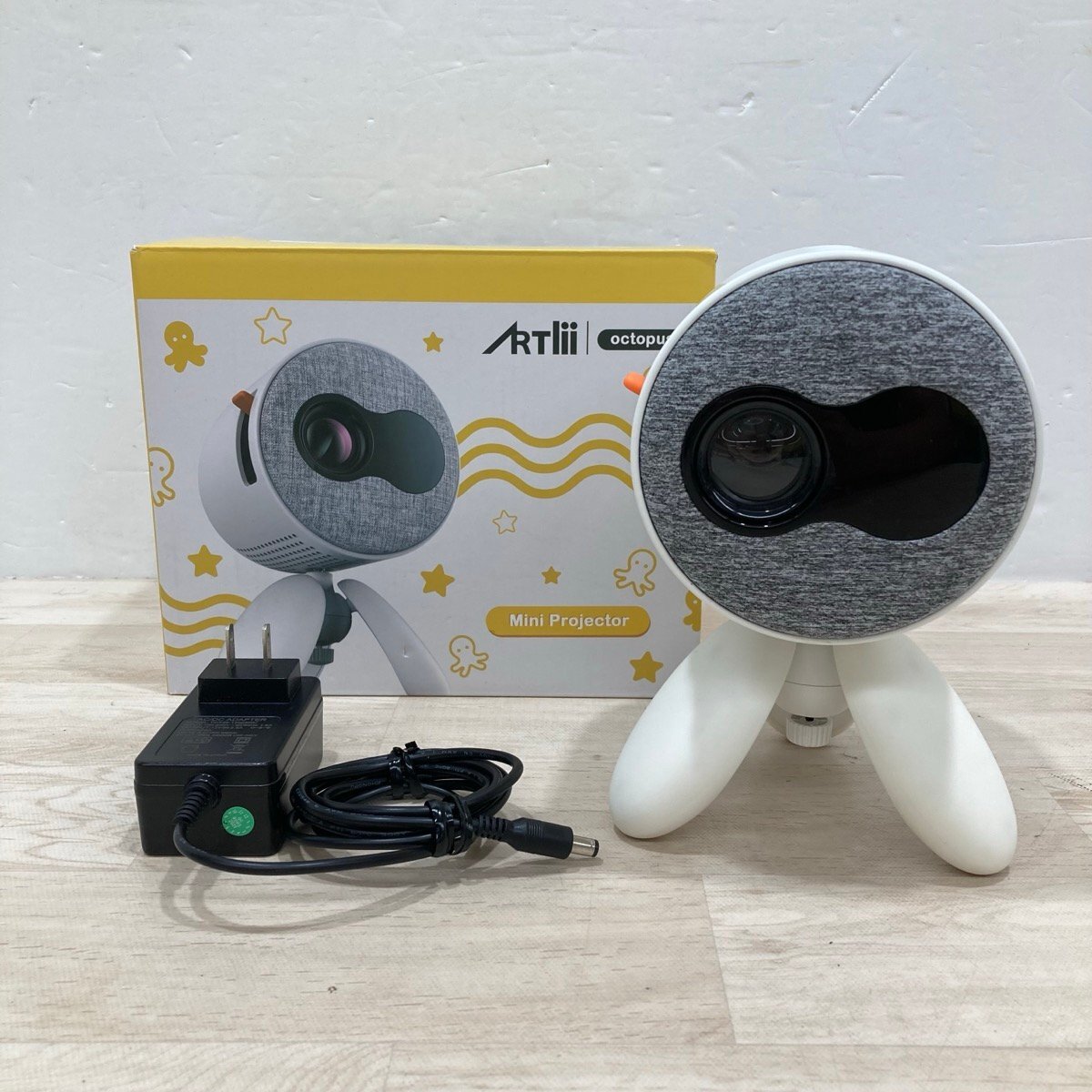 artlii Octopus YG220 ミニ プロジェクター[D8835]