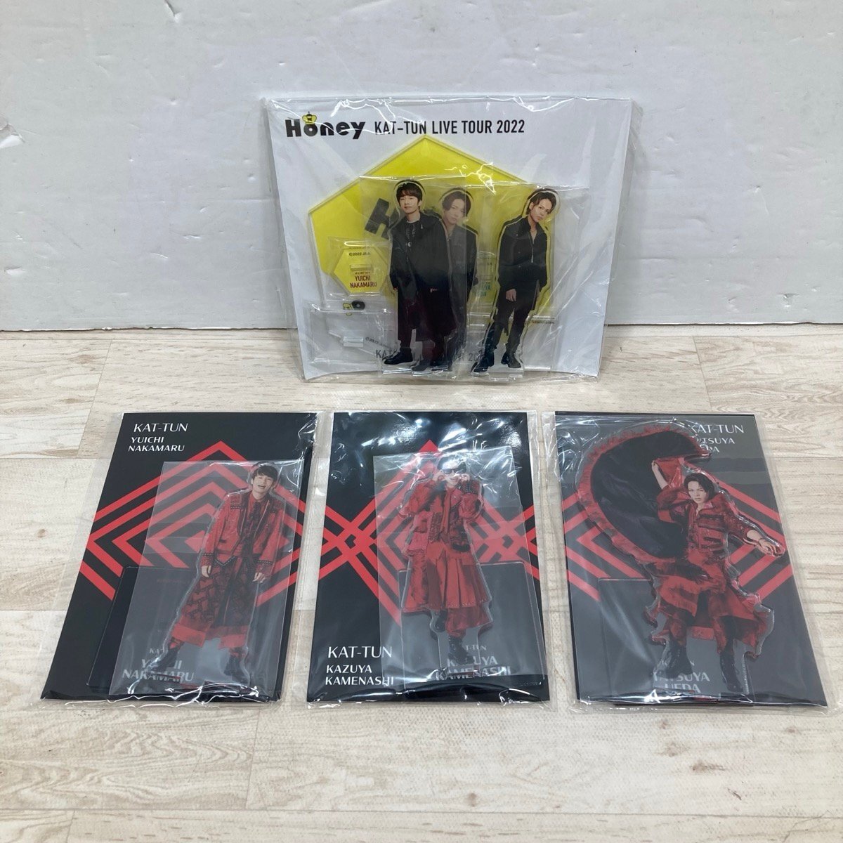 未開封 4点セット KAT-TUN アクリルスタンド アクスタ ジャニーズ 個人 集合 亀梨 上田 中丸 (43)[D8931]_画像1