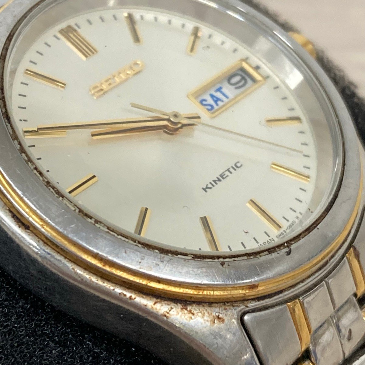 送料185円 電池切れ SEIKO セイコー KINETIC キネティック 5M63-0B10 メンズ 腕時計 オートクォーツ デイデイト 白文字盤[C10548]_画像2