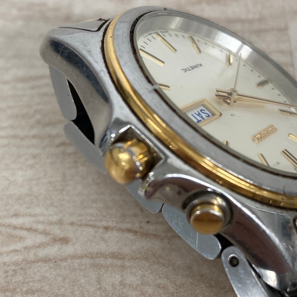 送料185円 電池切れ SEIKO セイコー KINETIC キネティック 5M63-0B10 メンズ 腕時計 オートクォーツ デイデイト 白文字盤[C10548]_画像9
