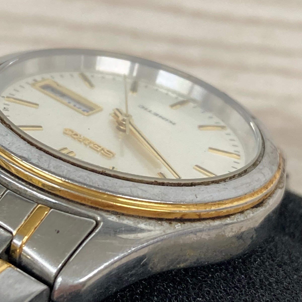 送料185円 電池切れ SEIKO セイコー KINETIC キネティック 5M63-0B10 メンズ 腕時計 オートクォーツ デイデイト 白文字盤[C10548]_画像3