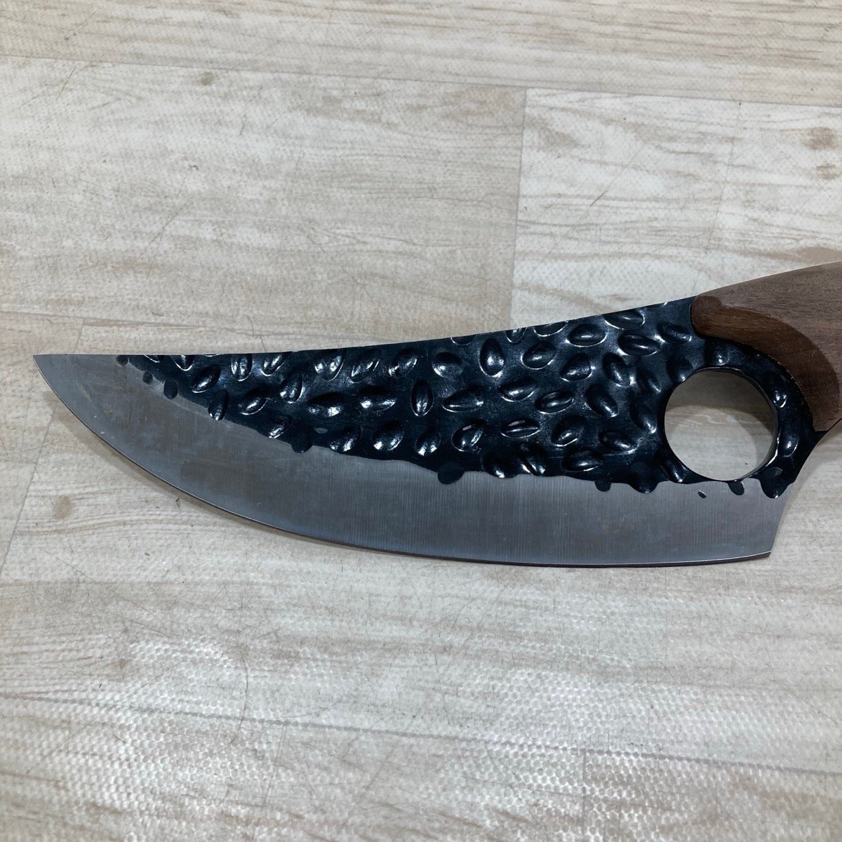 bo- человек g нож [D9043]