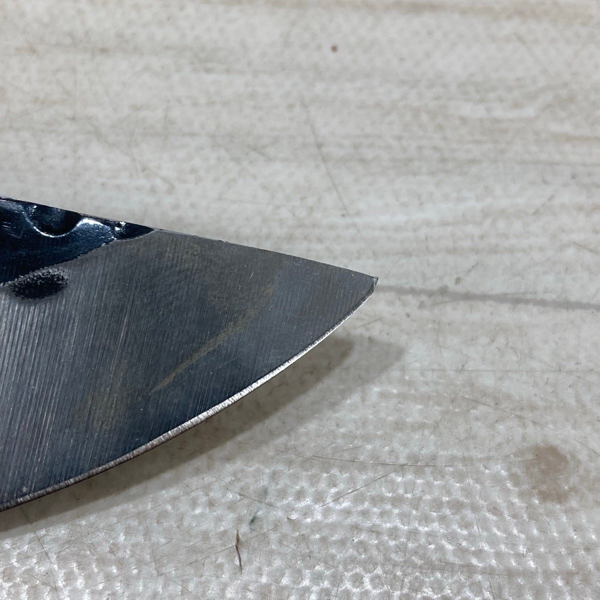 bo- человек g нож [D9043]