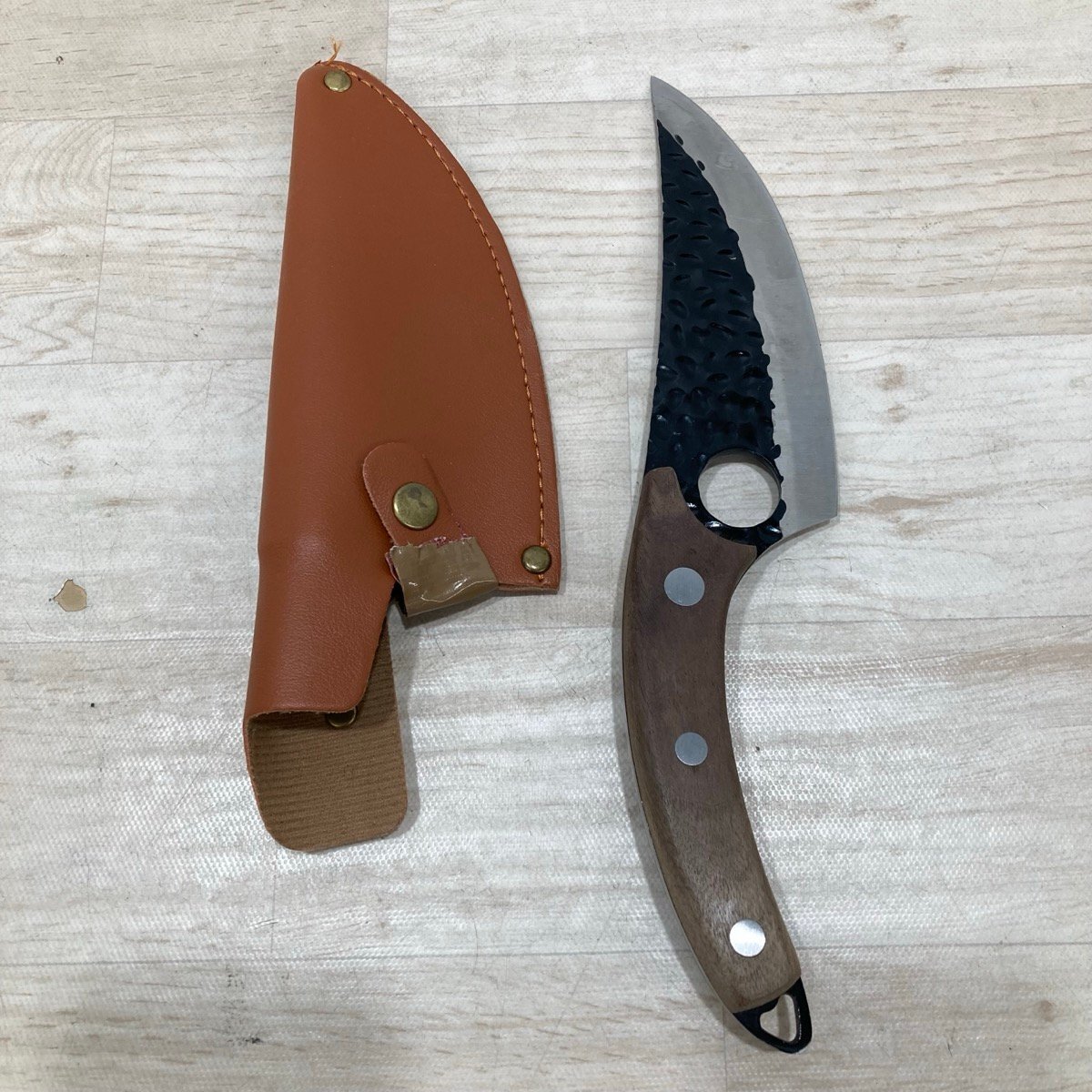 bo- человек g нож [D9043]