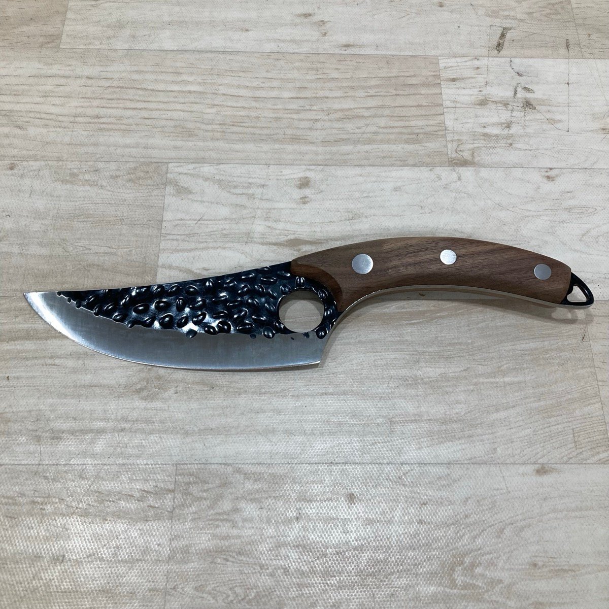 bo- человек g нож [D9043]