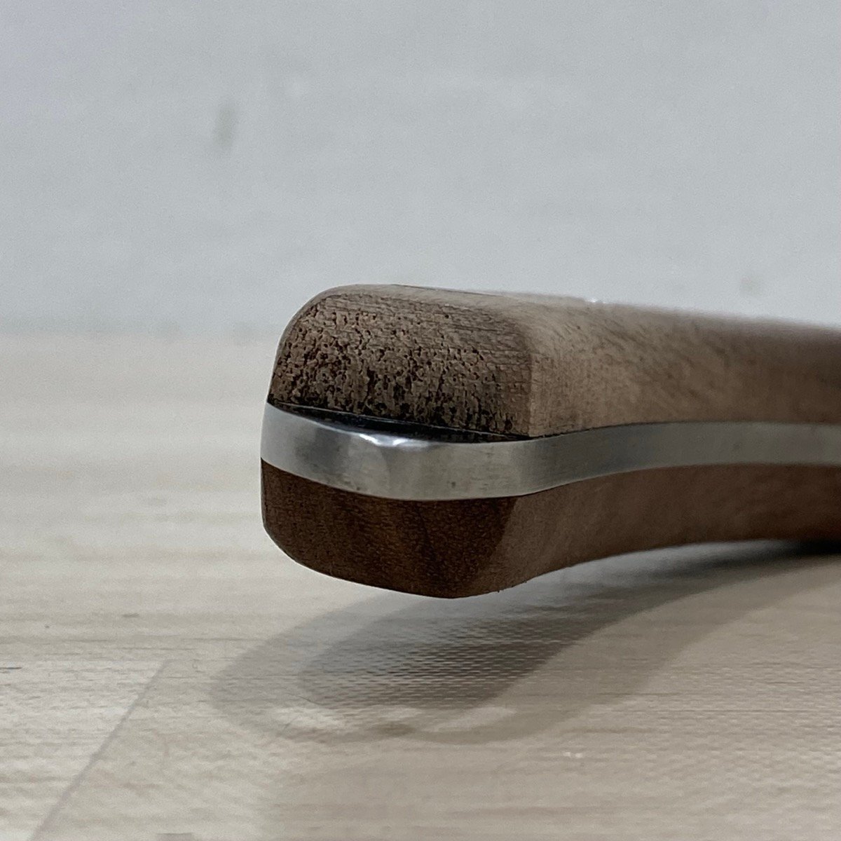 bo- человек g нож [D9043]