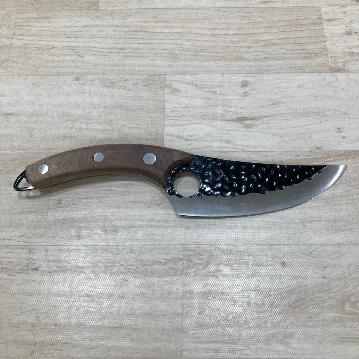 bo- человек g нож [D9043]