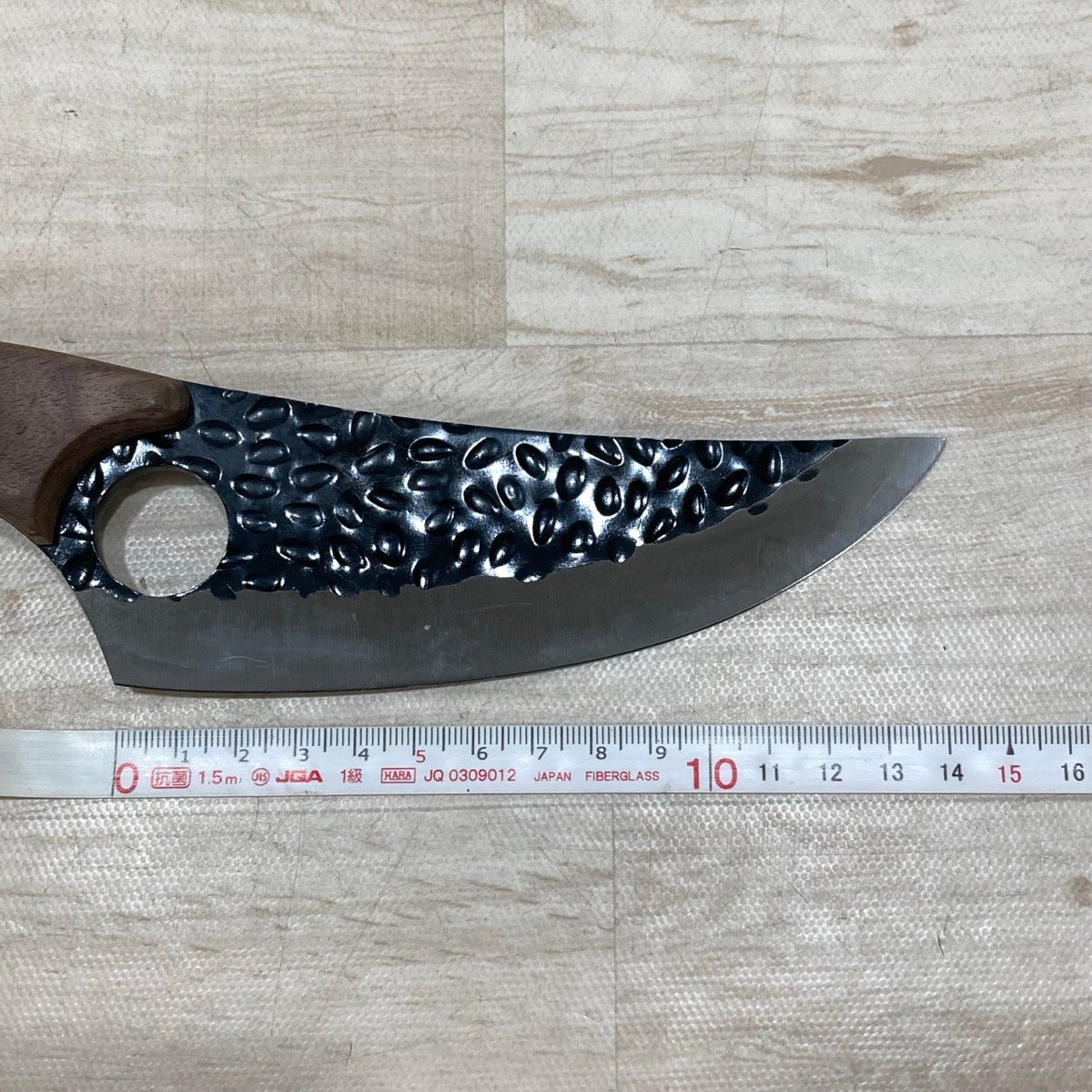 bo- человек g нож [D9043]