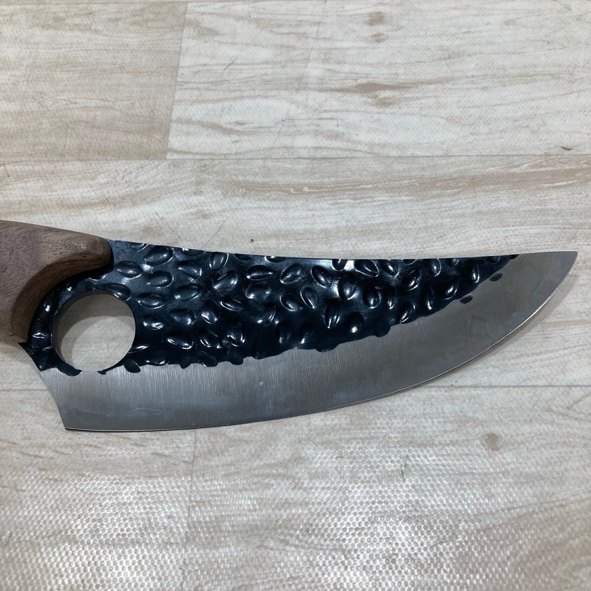 bo- человек g нож [D9043]