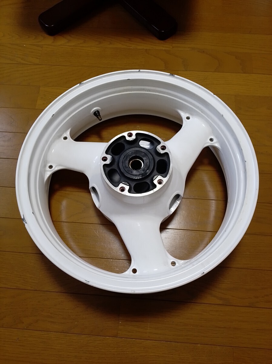 Kawasaki ZRX1100 заднее колесо белый Kawasaki ZRX1100 заднее колесо белый