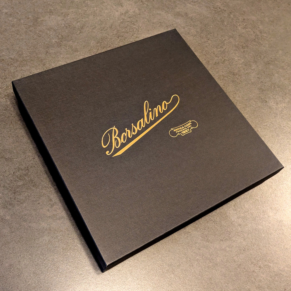 【bohc22】未使用　Borsalino　ボルサリーノ　純正　帽子保管BOX　ボックス/ケース　収納箱　ブラック/黒　ハンチング/ニット帽/ベレー帽　_画像1