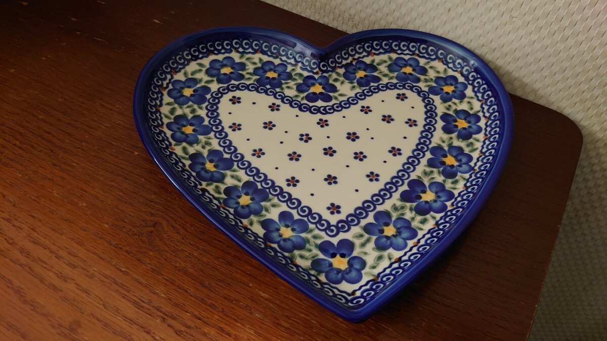ポーリッシュポタリー　 ポーランド食器　ハート 花柄 プレート　未使用　26×25㌢_画像1