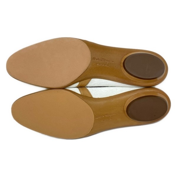  Salvatore Ferragamo FERRAGAMO/SalvatoreFerragamo плоская обувь 7 B - кожа белый × светло-коричневый женский обувь 