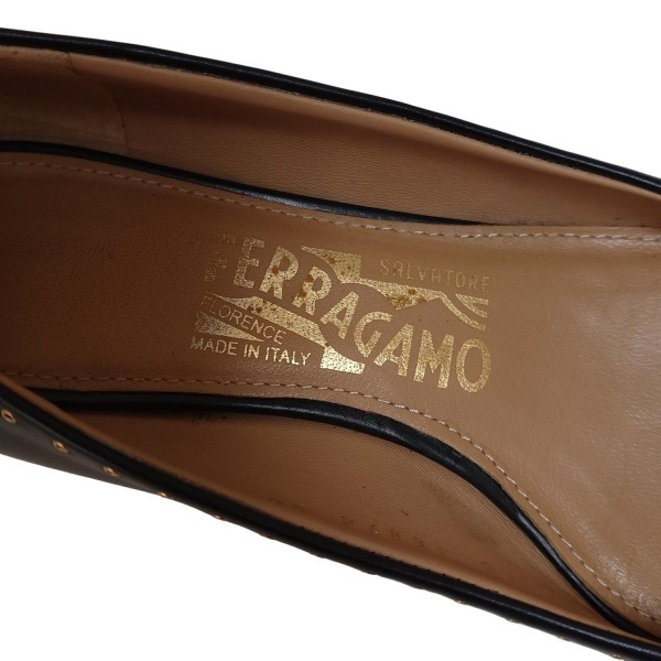 サルバトーレフェラガモ FERRAGAMO/SalvatoreFerragamo パンプス 4 D - レザー 黒×ゴールド レディース スタッズ 靴_画像5