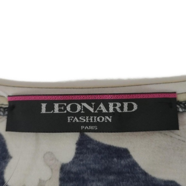 レオナール LEONARD 半袖Tシャツ サイズLL - ダークネイビー×白×マルチ レディース Vネック/花柄 美品 トップス_画像3