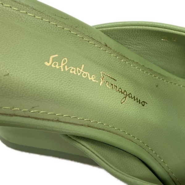  Salvatore Ferragamo FERRAGAMO/SalvatoreFerragamo шлепанцы S - кожа светло-зеленый женский выступающая подошва замена обивки settled обувь 